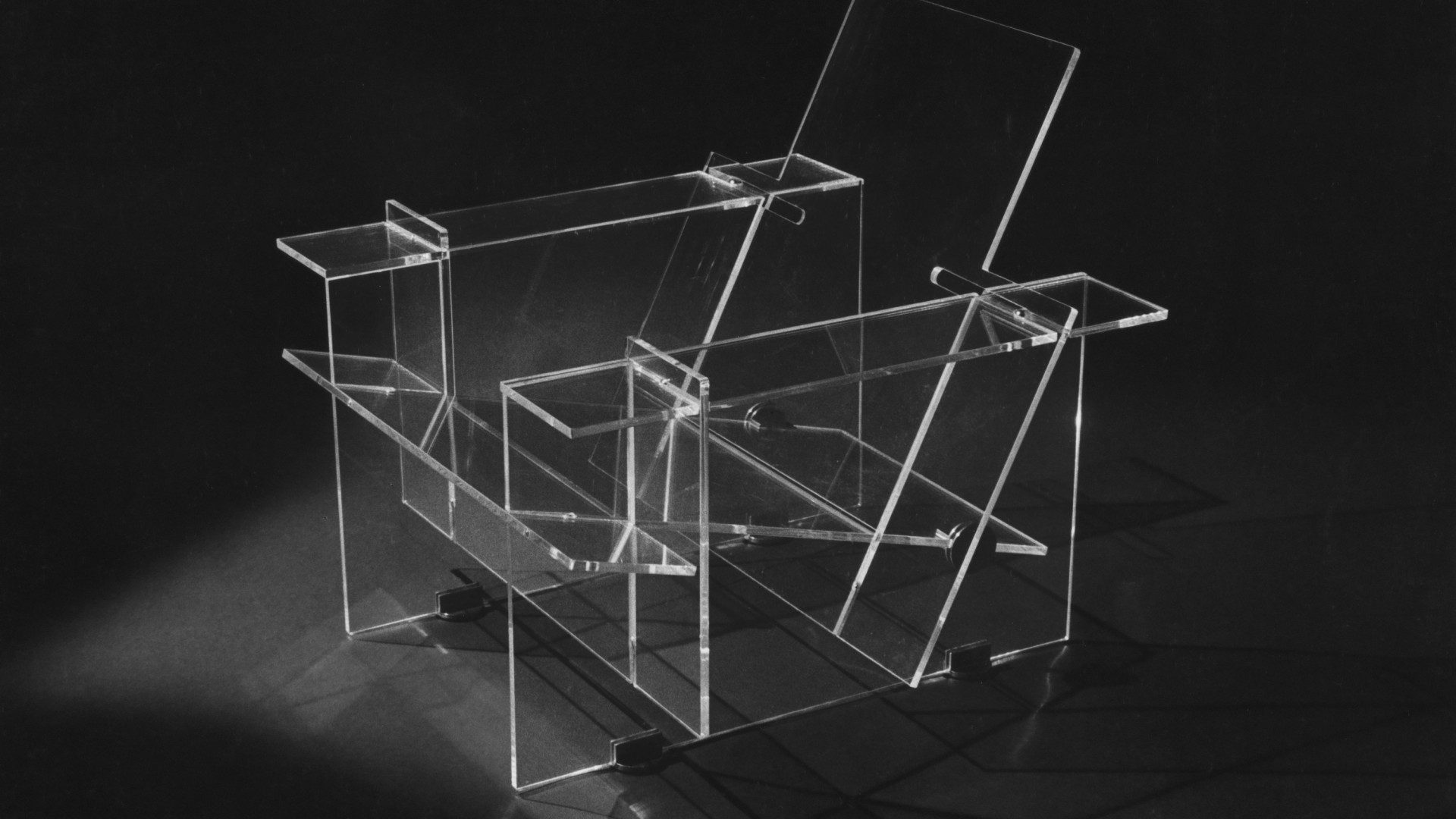 Quelles applications professionnelles pour les pièces en Plexiglass personnalisées ?