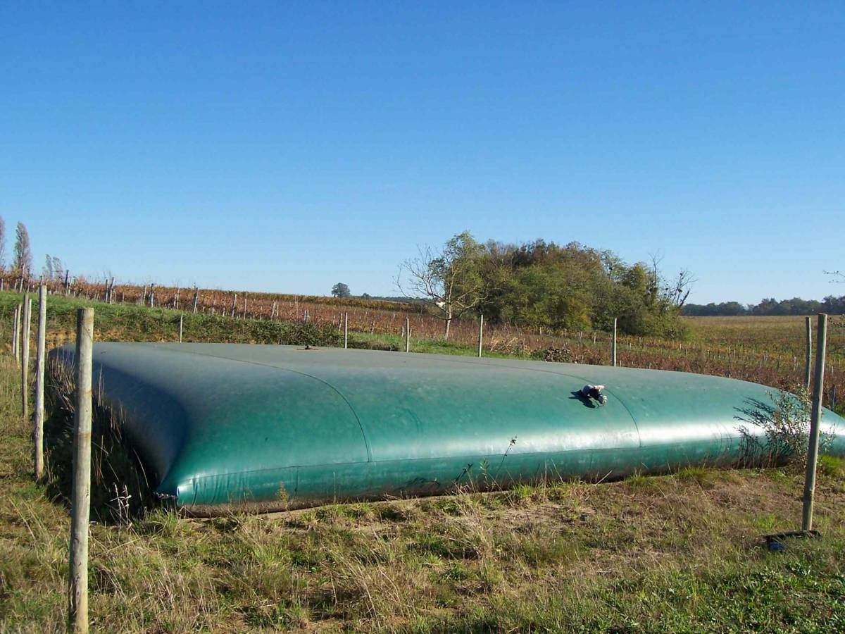 Stocker 50 000 litres d'eau de pluie sans génie civil : la solution souple
